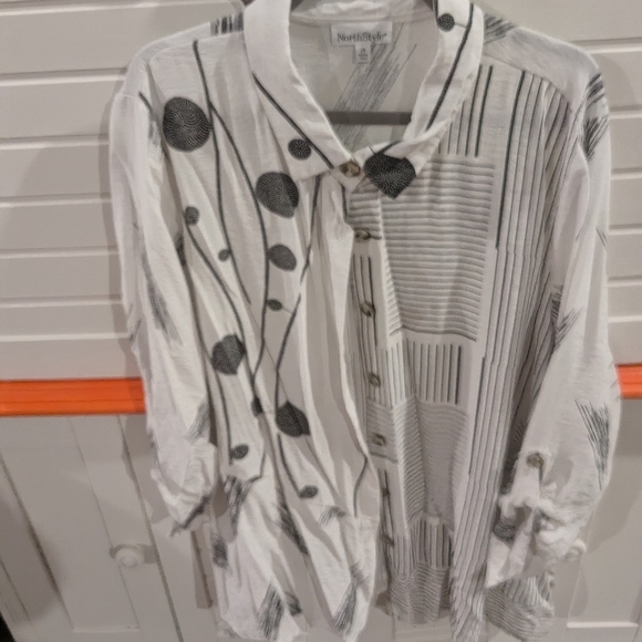 Black and white blouse - Picture 1 of 2